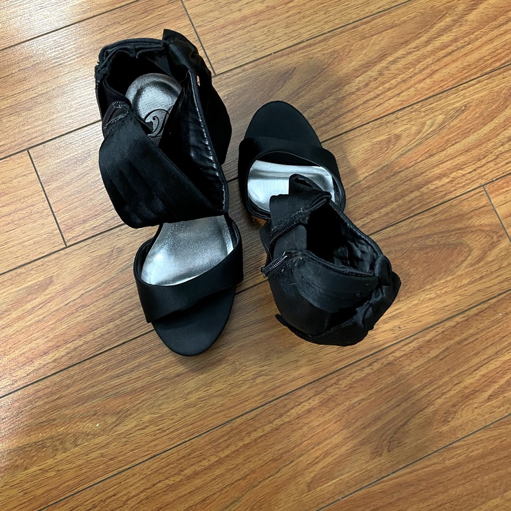Black sandal heels